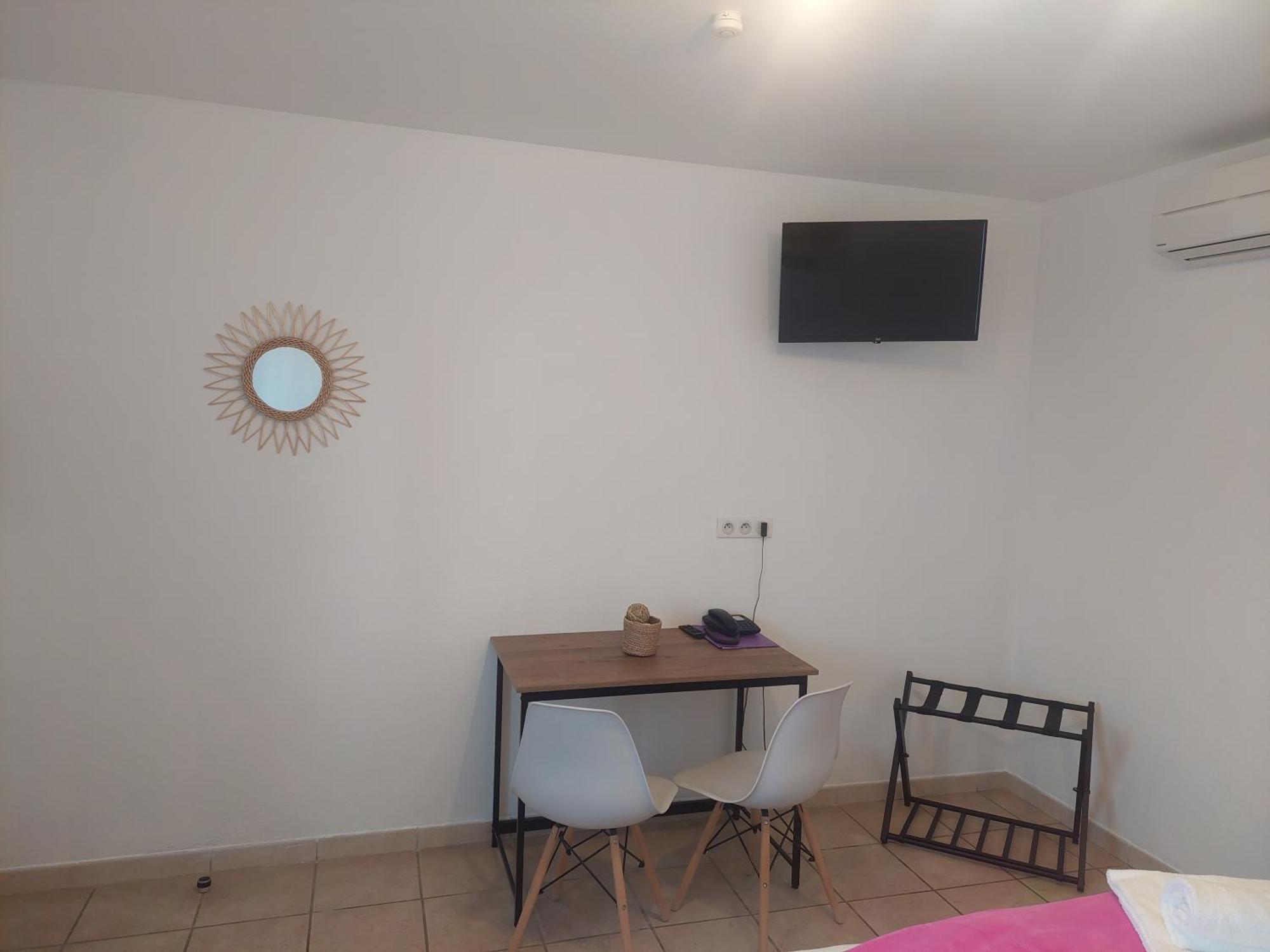 Logis Hotel Restaurant Le Clos Saint Loup Bram Exterior foto